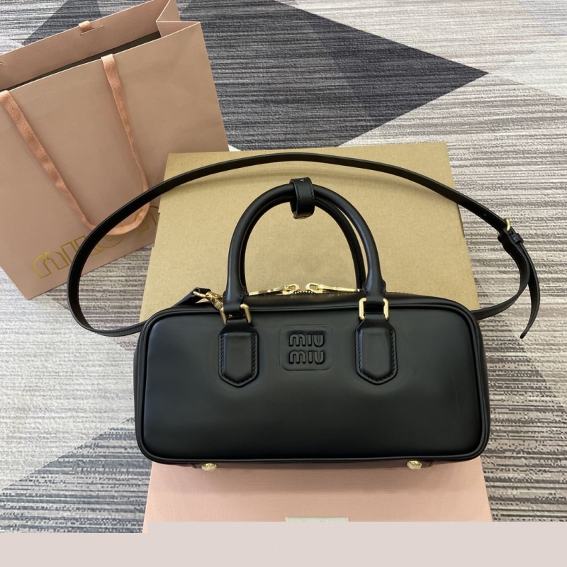 G*u*i top handle bags